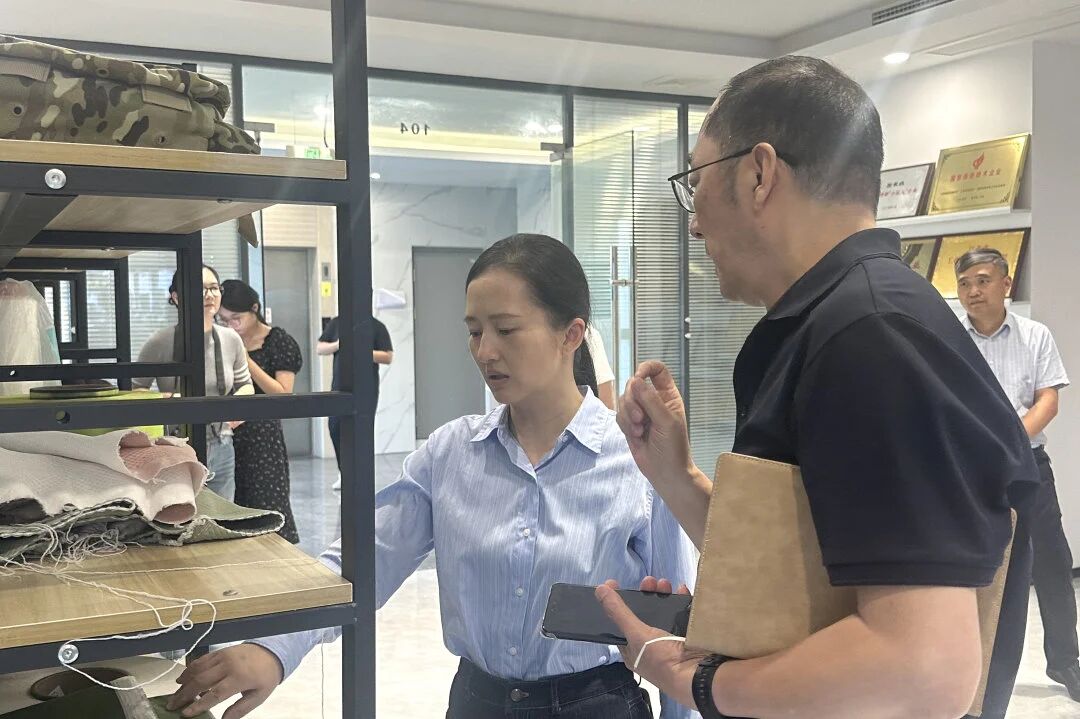 Zhou Xiao, član Stalnog odbora Odbora za općinsku stranku, ministar propagandnog odjela i ministar odjela za rad u Ujedinjenim frontima, posjetio je Changshu Polyester radi istraživanja